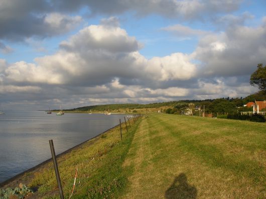 aan de dijk bij het wad
