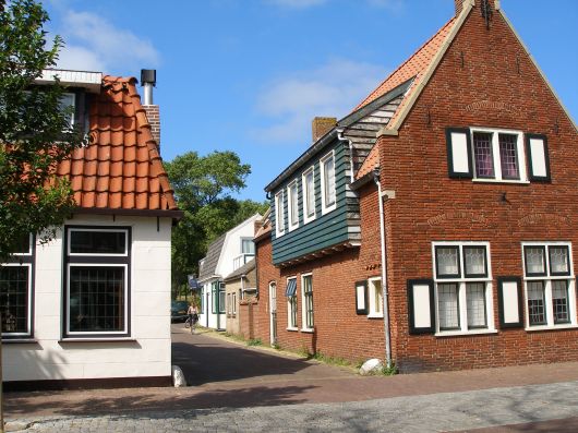 vanuit het bankje kun je ons huisje zien