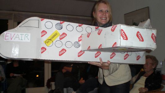 eva met haar privevliegtuig