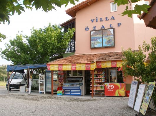 het winkeltje bij de appartementen