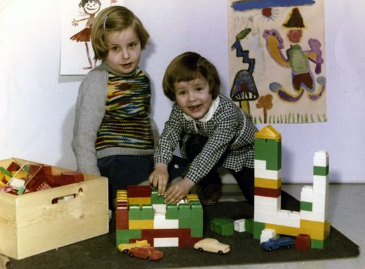 Mariella en Bernadientje op de kleuterschool
