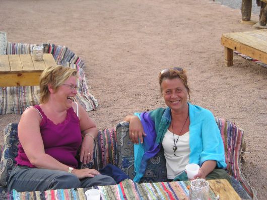 Simone en Mariella in Egypte,  maart 2006