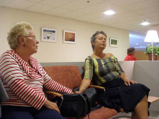 Mamma en Mariella in het AVL, wachten op een uitslag